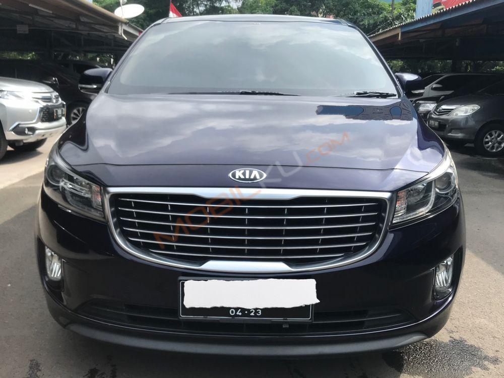 Mobil Kia Sedona 2017