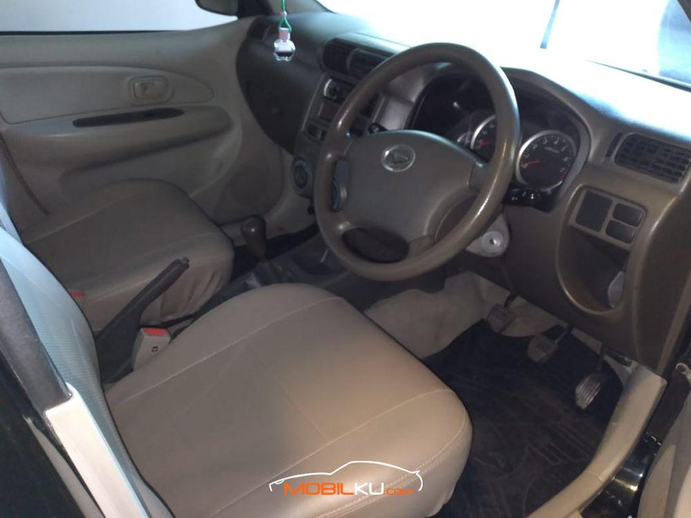 Mobil Daihatsu Xenia 2011