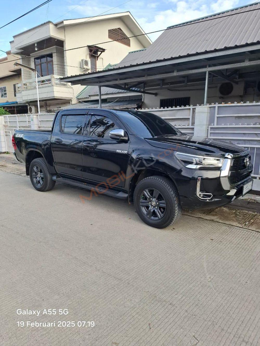 Mobil Toyota Hilux 2020
