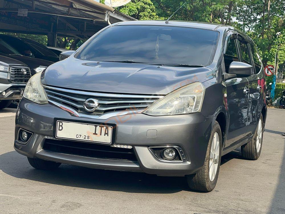 Mobil Nissan Grand Livina 2015