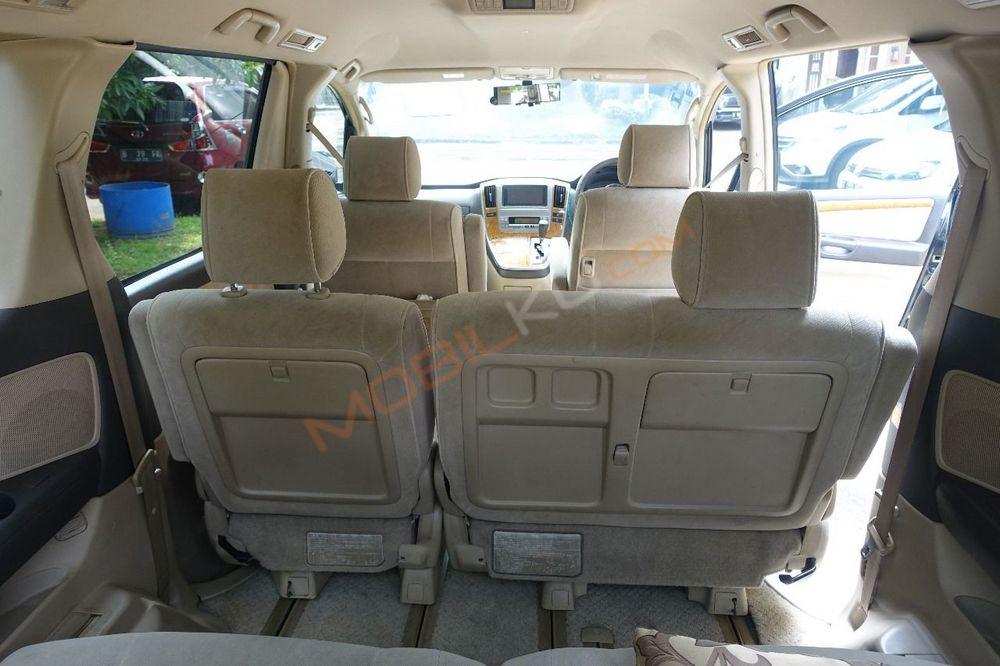 Mobil Toyota Alphard 2005