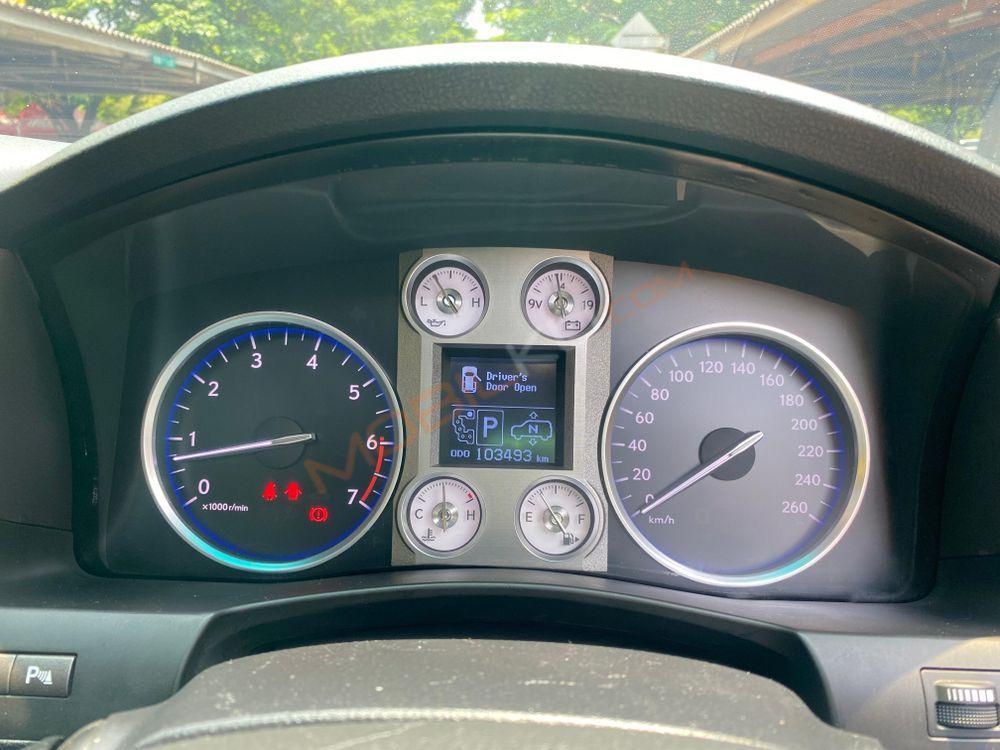 Mobil Lexus LX 2011