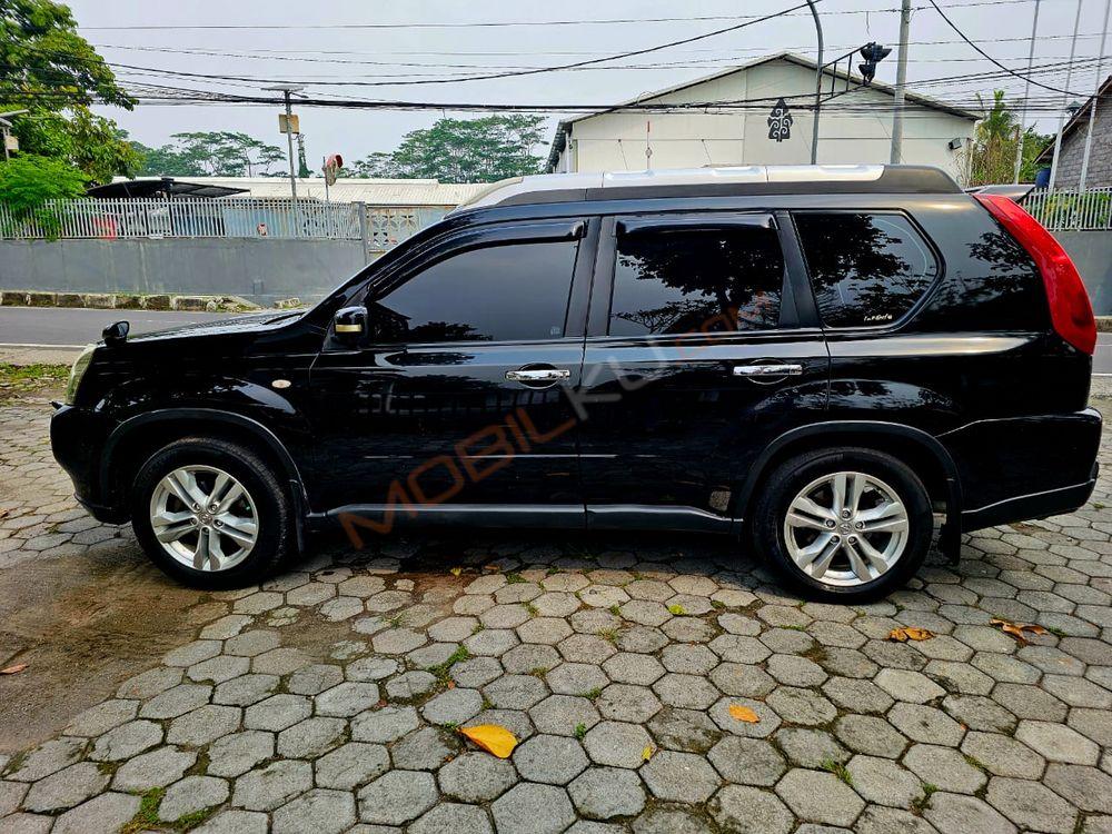 Mobil Nissan X-Trail 2009