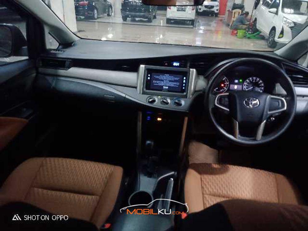 Mobil Toyota Kijang Innova 2017