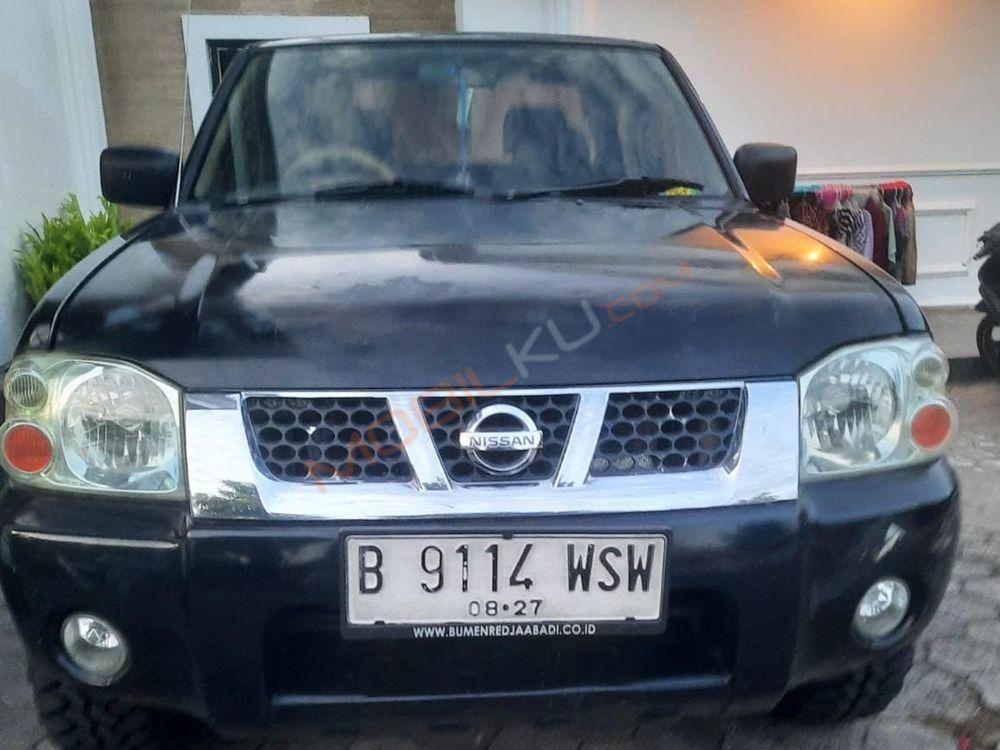 Mobil Nissan Frontier 2005