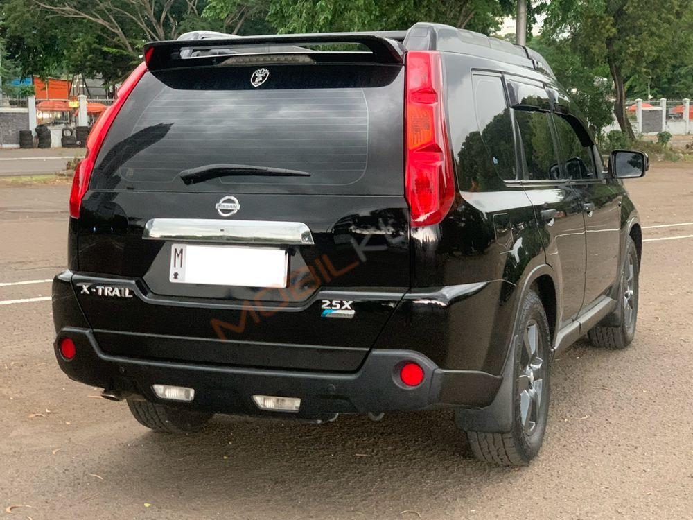 Mobil Nissan X-Trail 2008