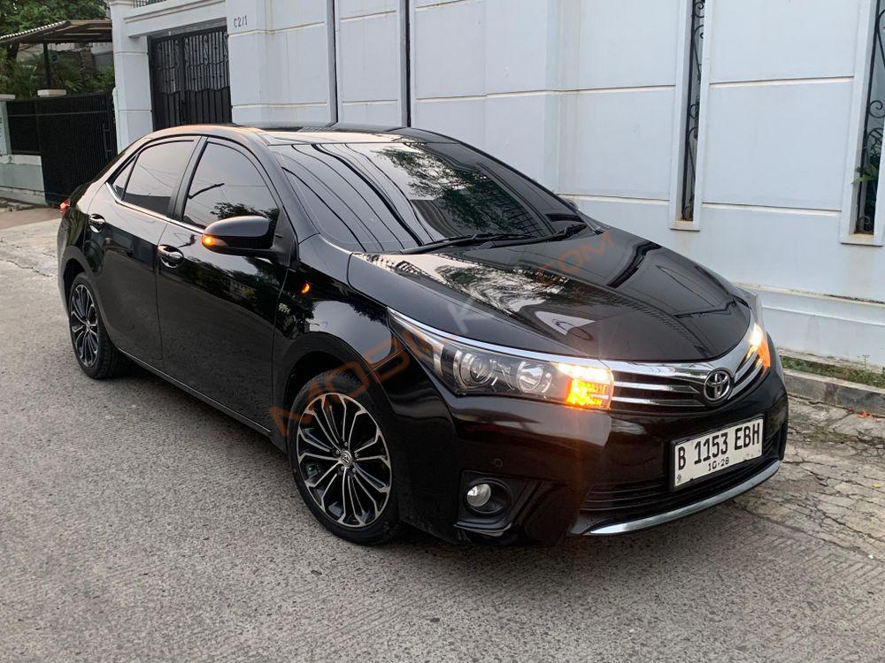 Mobil Toyota Corolla 2015