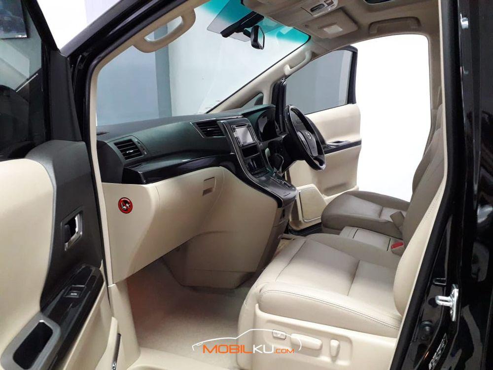 Mobil Toyota Alphard 2014