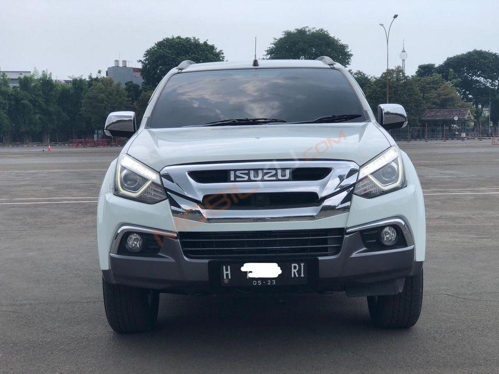 Mobil Isuzu MU-X 2017