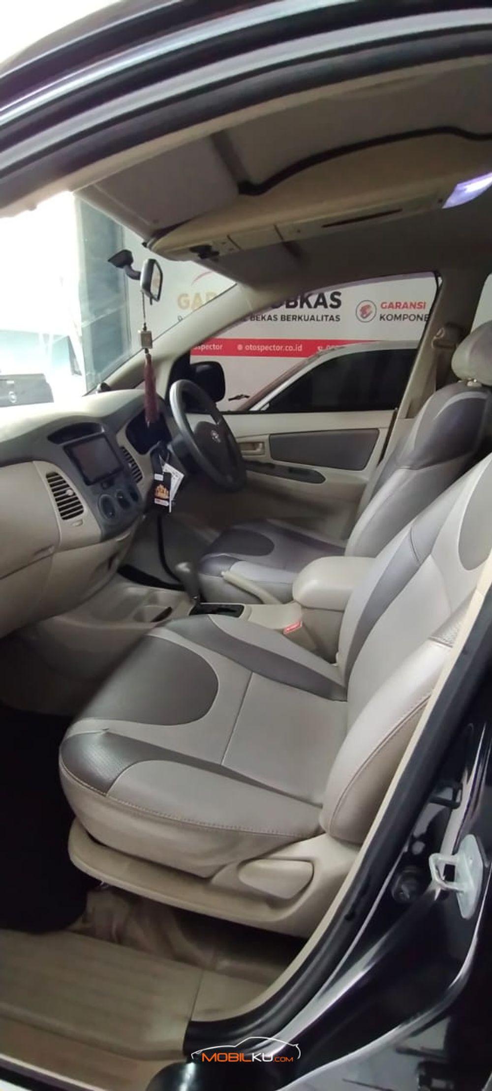 Mobil Toyota Kijang Innova 2015
