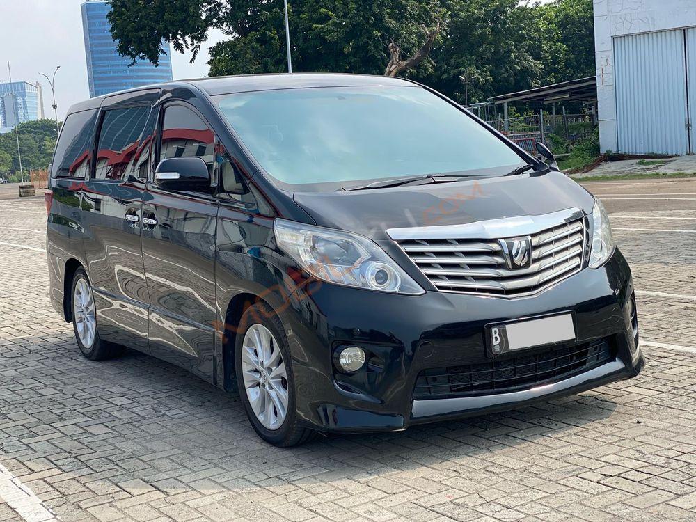 Mobil Toyota Alphard 2009