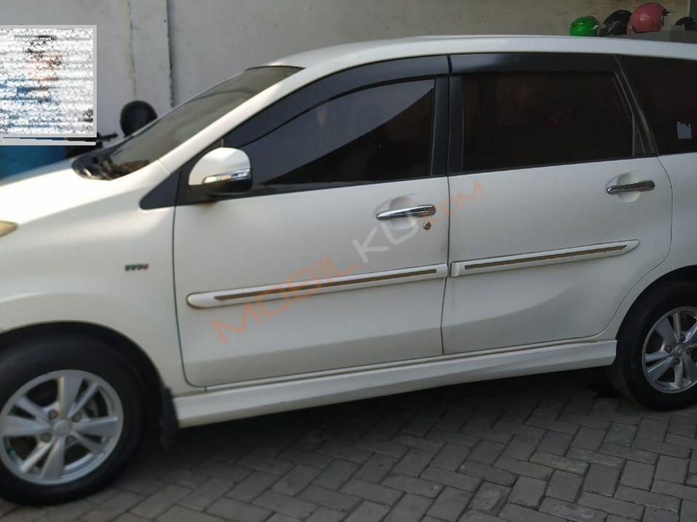 Mobil Toyota Avanza 2013