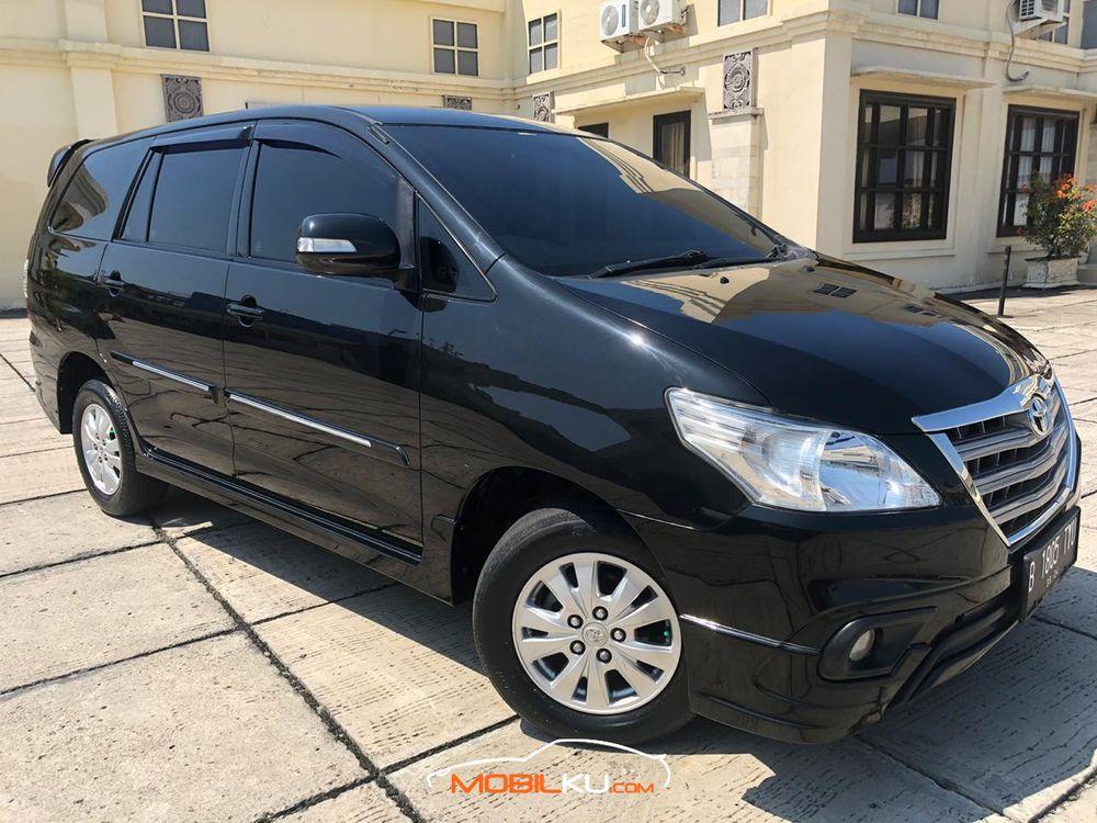 Mobil Toyota Kijang Innova 2014
