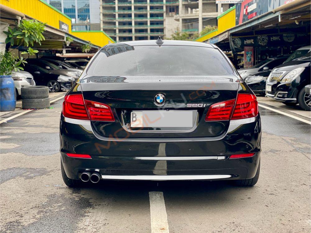 Mobil BMW 5 Series 2012