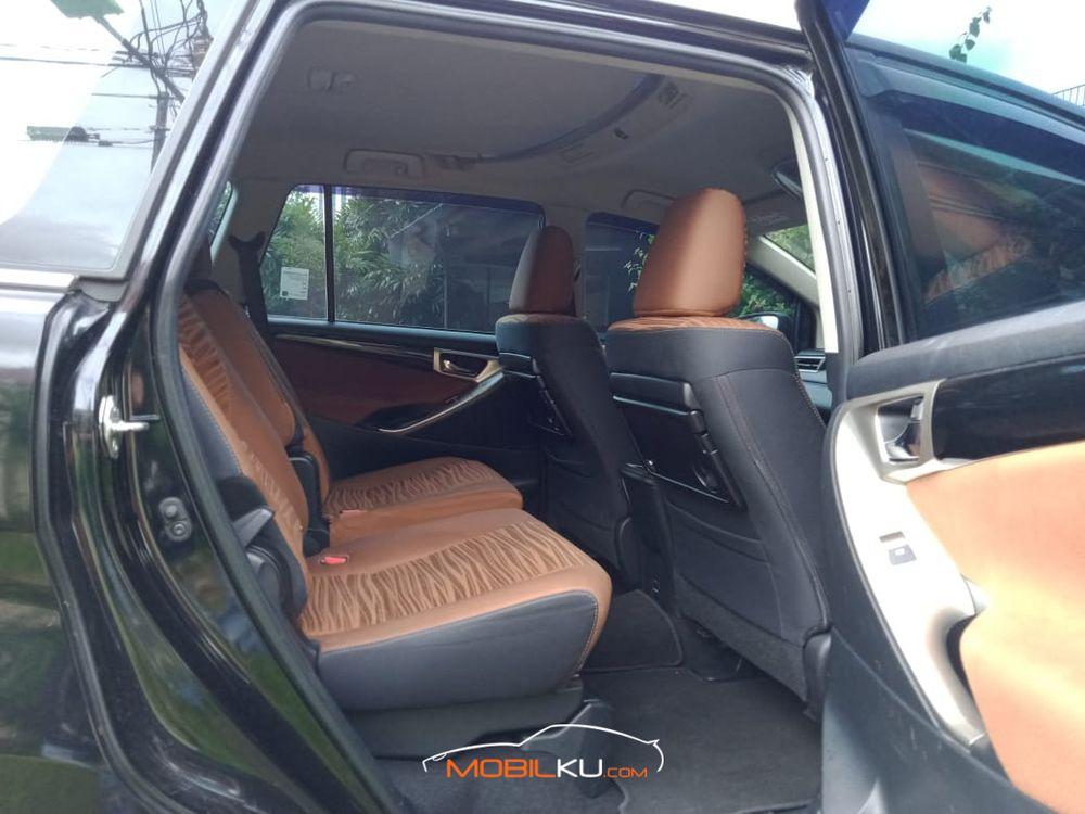 Mobil Toyota Kijang Innova 2017