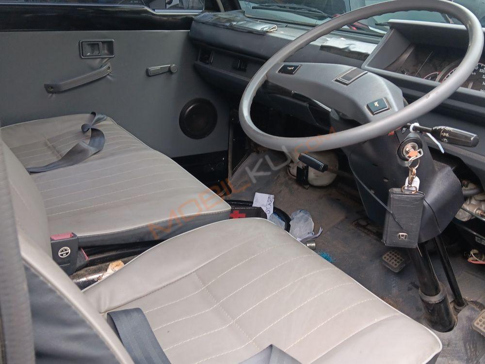 Mobil Mitsubishi L300 2022