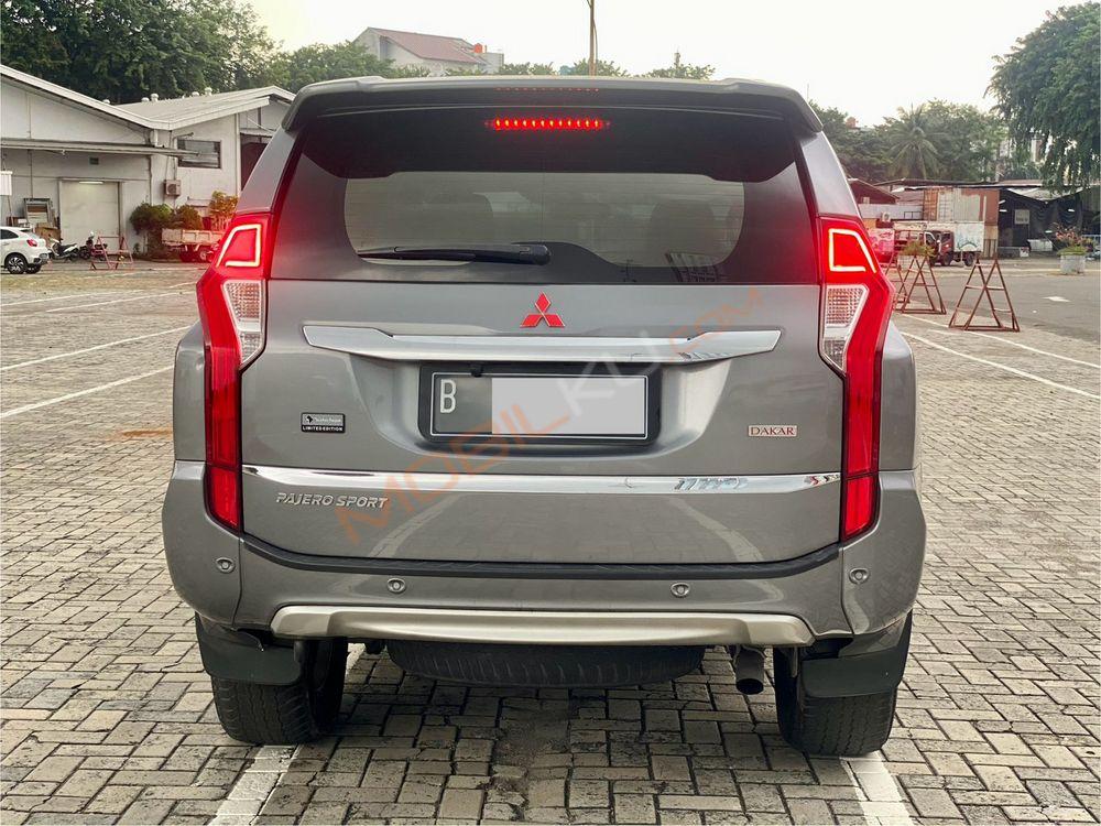 Mobil Mitsubishi Pajero 2016