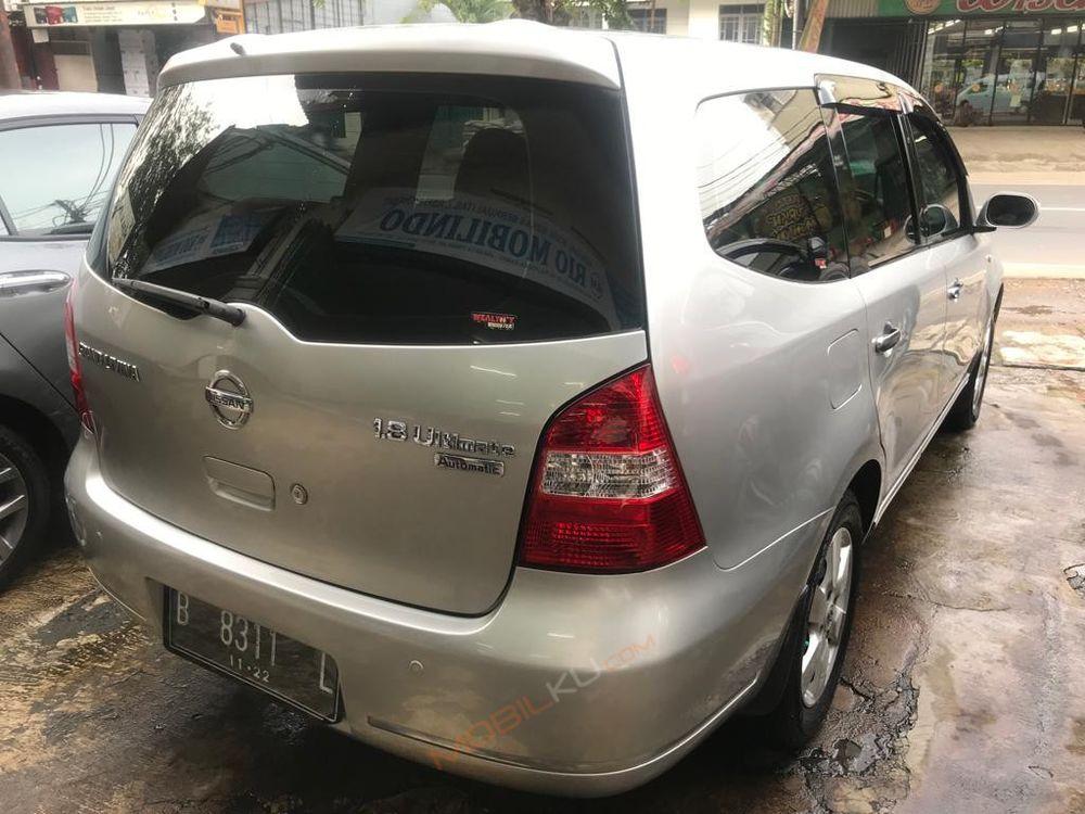 Mobil Nissan Grand Livina 2007
