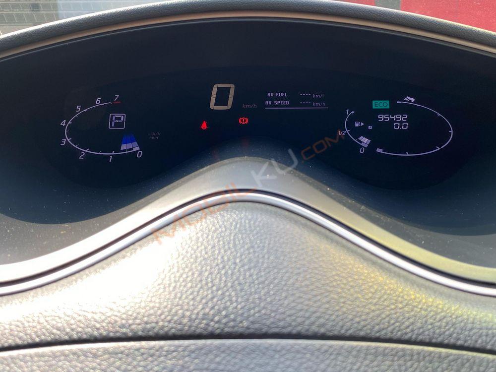 Mobil Nissan Serena 2018