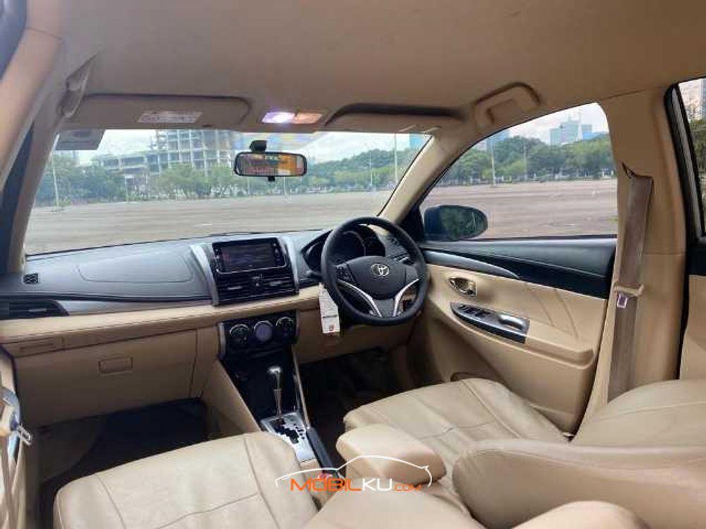 Mobil Toyota Vios 2015