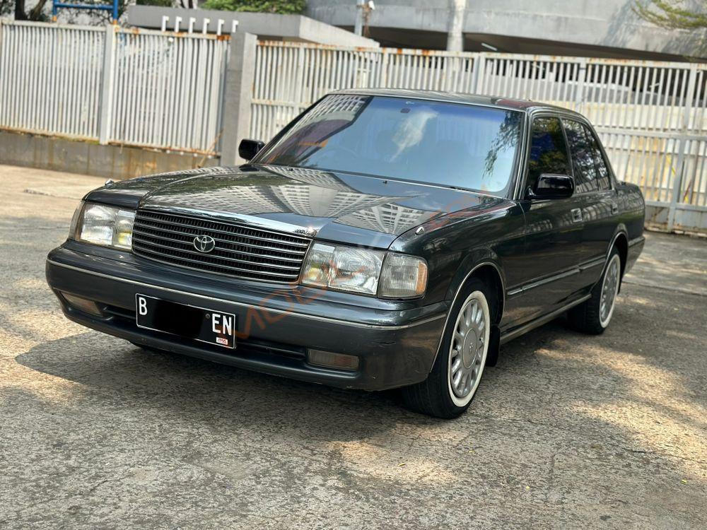 Mobil Toyota Crown 1995