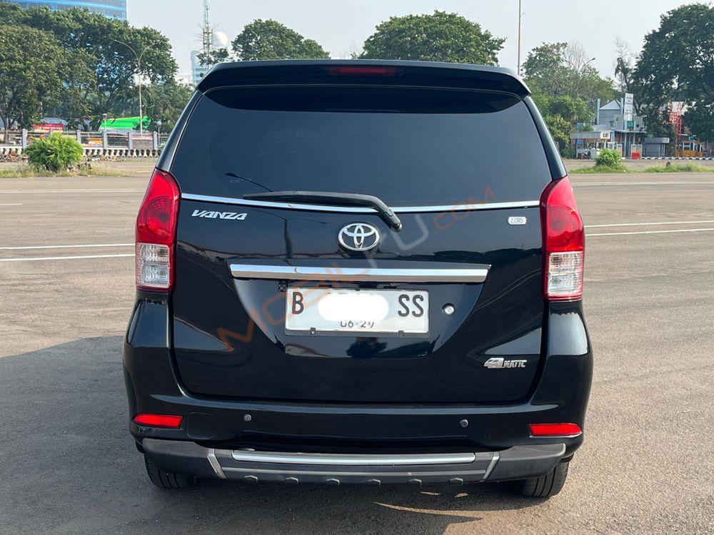 Mobil Toyota Avanza 2014