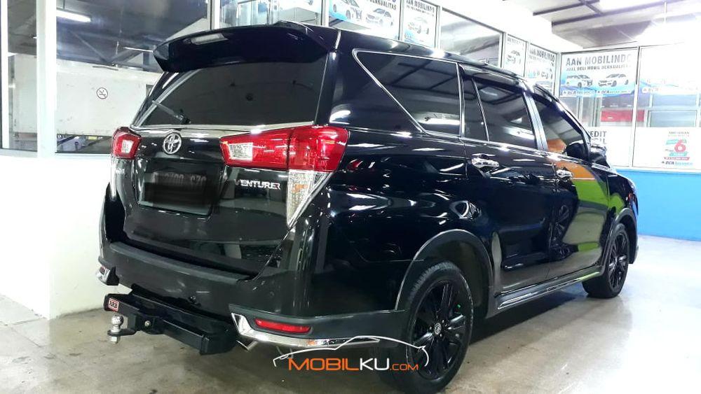 Mobil Toyota Kijang Innova 2017