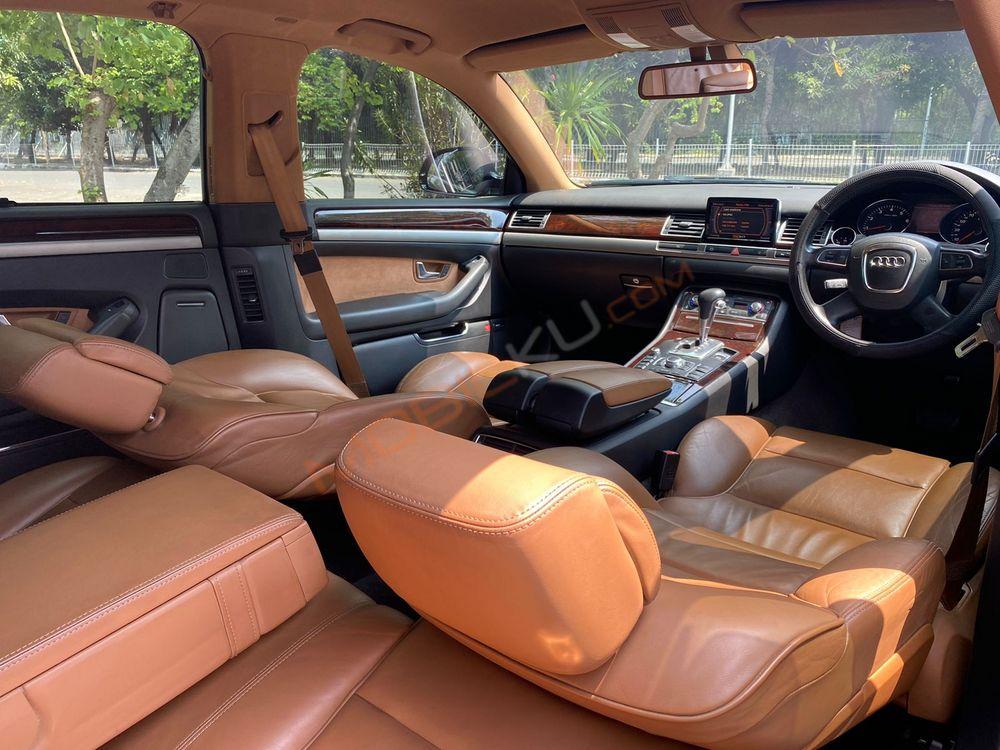 Mobil Audi A8 2009