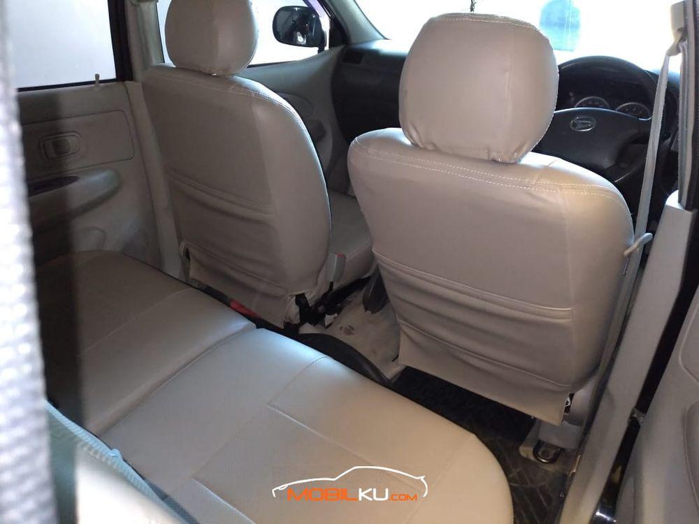 Mobil Daihatsu Xenia 2011