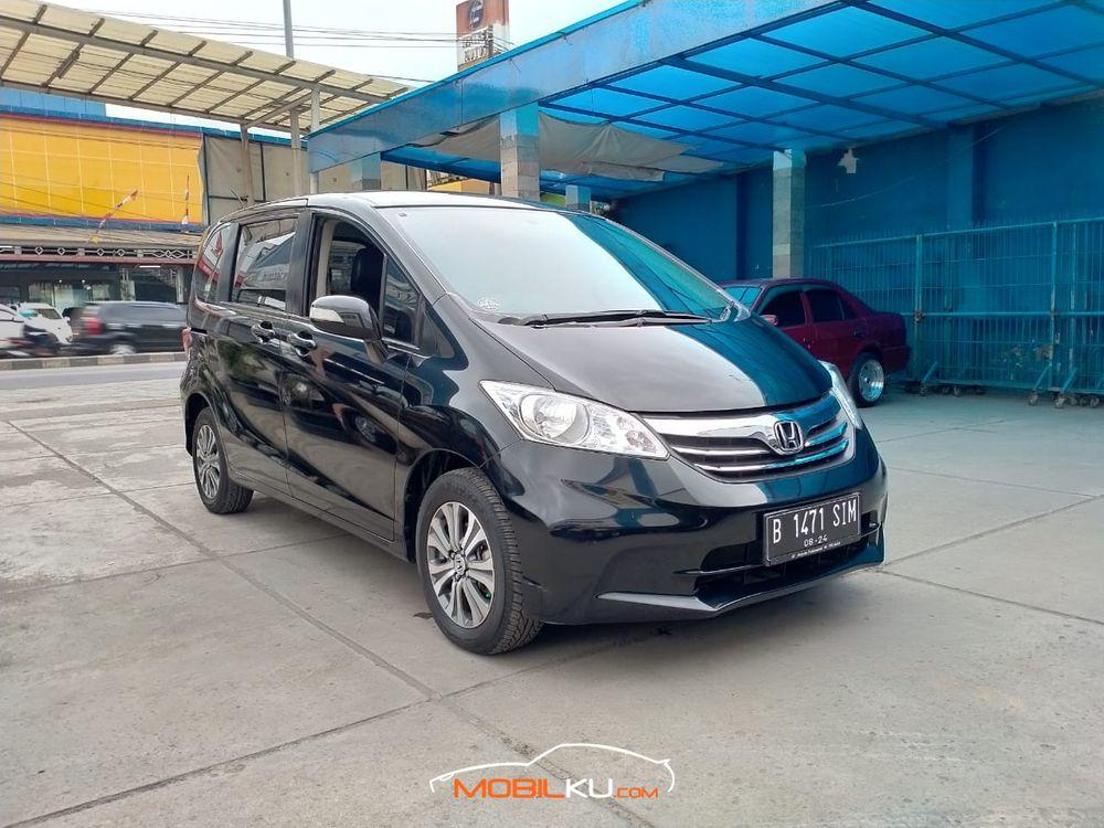 Mobil Honda Freed 2014