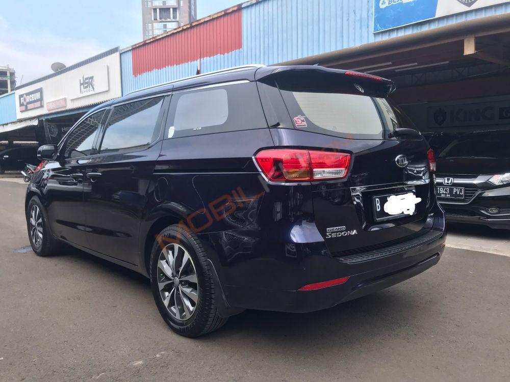 Mobil Kia Sedona 2017