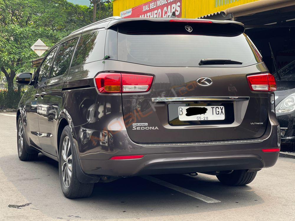 Mobil Kia Sedona 2017