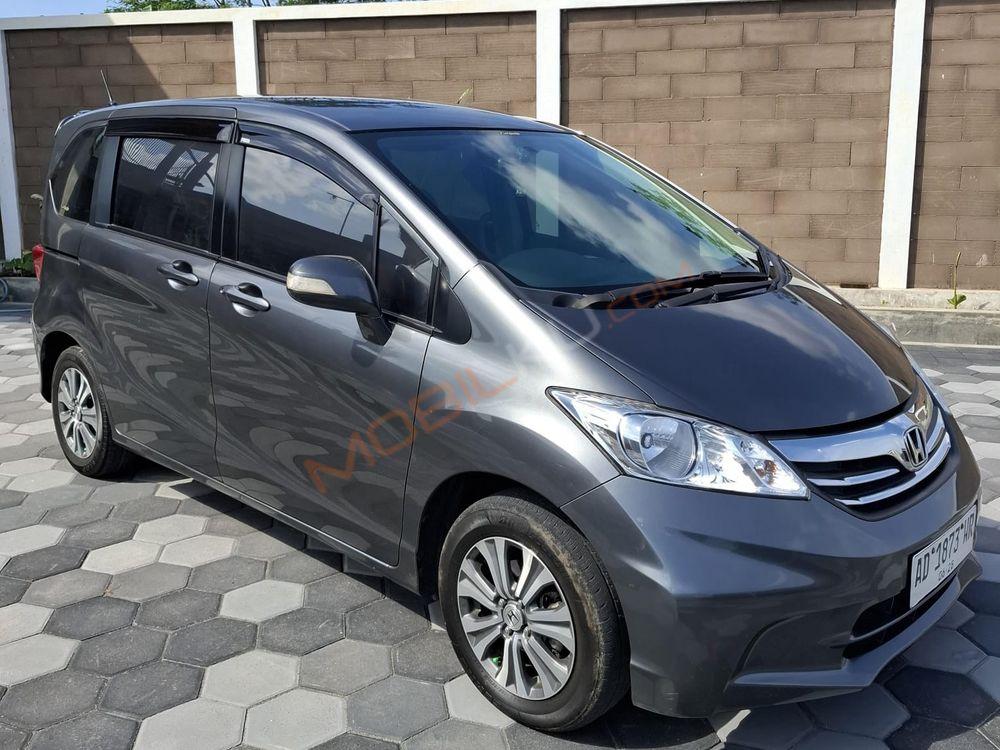 Mobil Honda Freed 2013