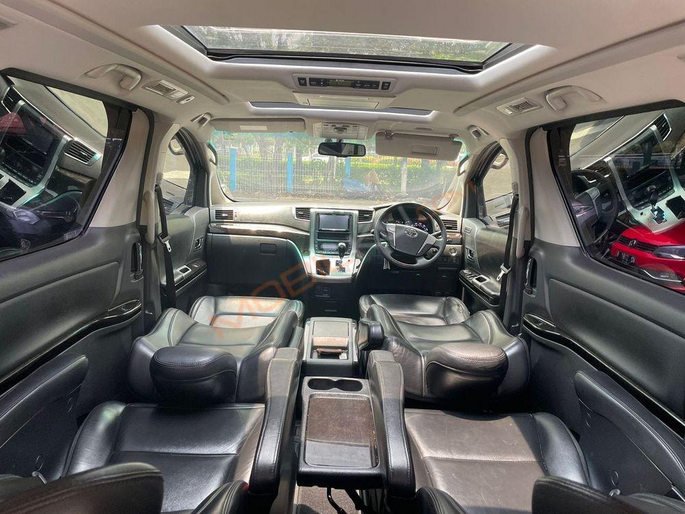 Mobil Toyota Vellfire 2014