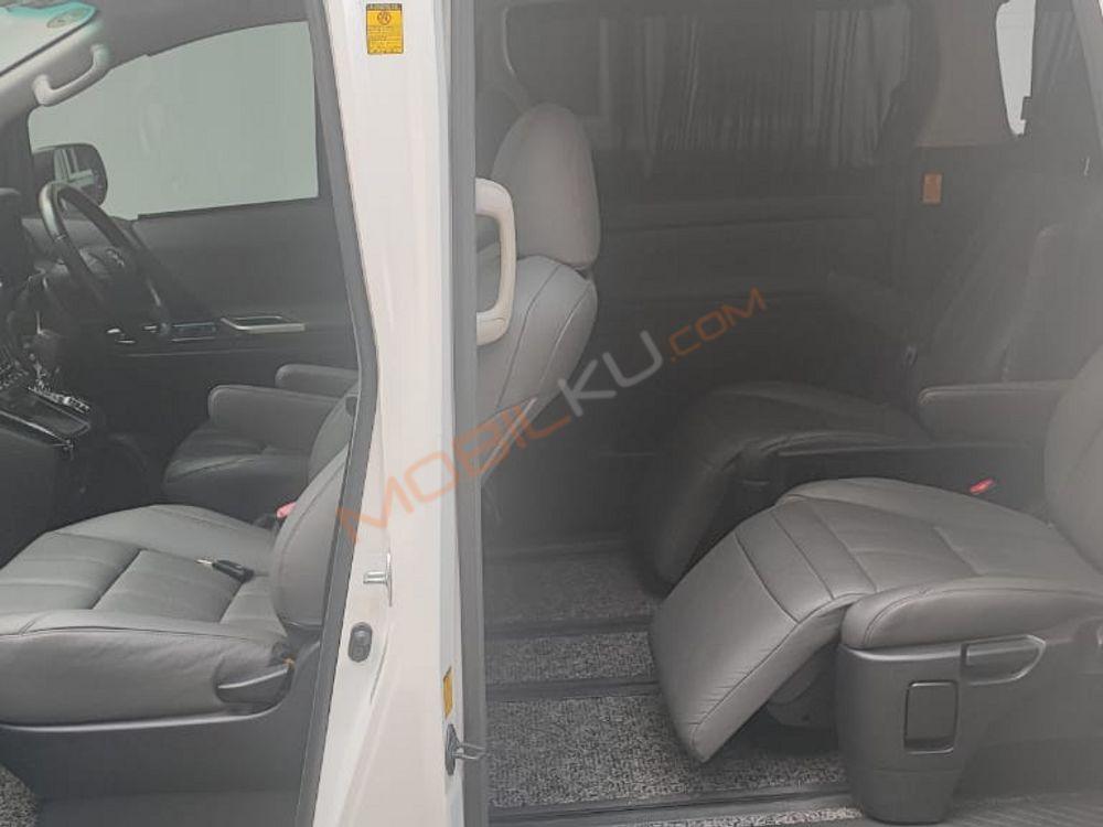 Mobil Toyota Vellfire 2013