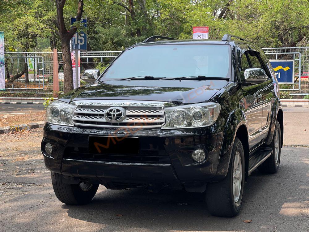 Mobil Toyota Fortuner 2011