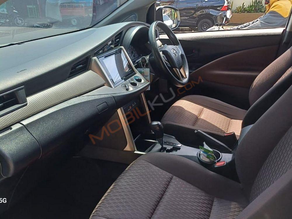 Mobil Toyota Kijang Innova 2022