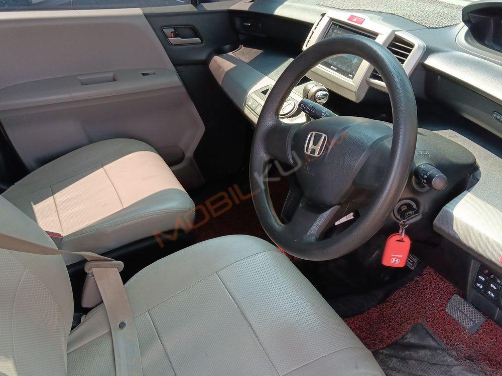 Mobil Honda Freed 2012