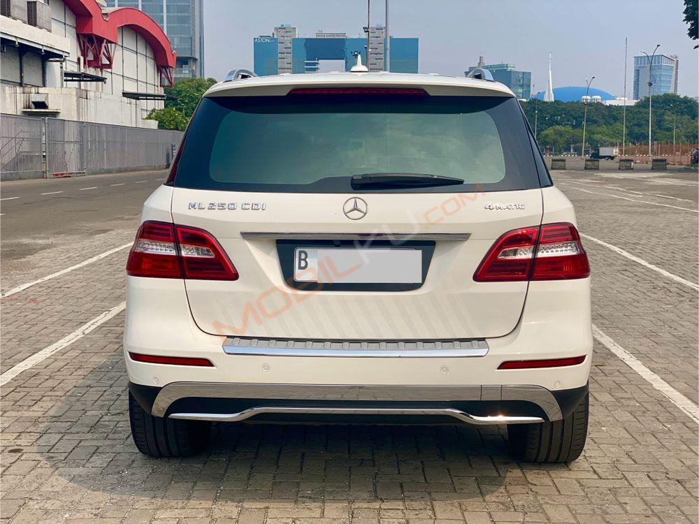 Mobil Mercedes-Benz ML 2015