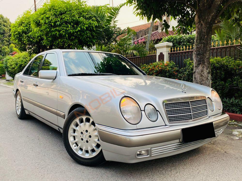 Mobil Mercedes-Benz E-Class 1996