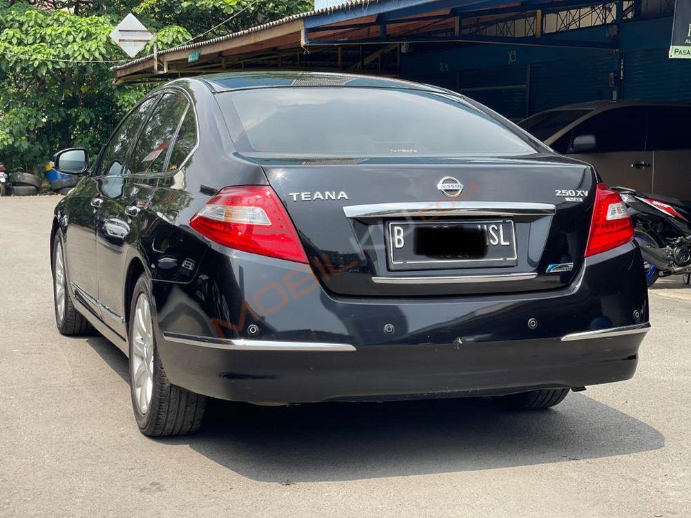 Mobil Nissan Teana 2010