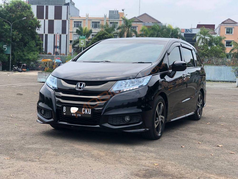 Mobil Honda Odyssey 2015