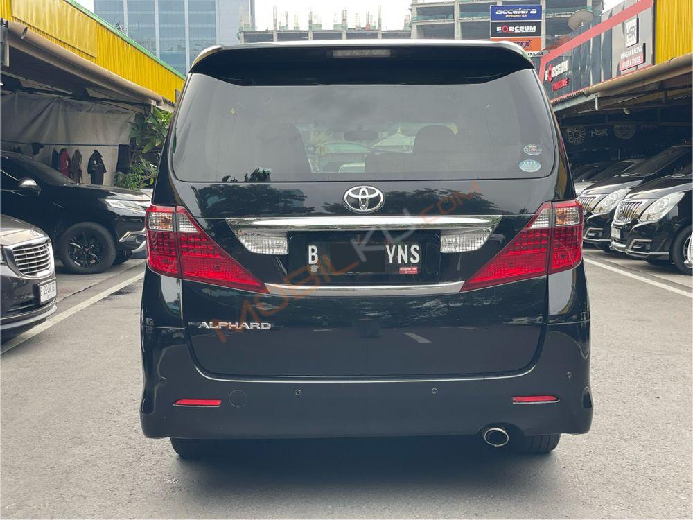 Mobil Toyota Alphard 2009