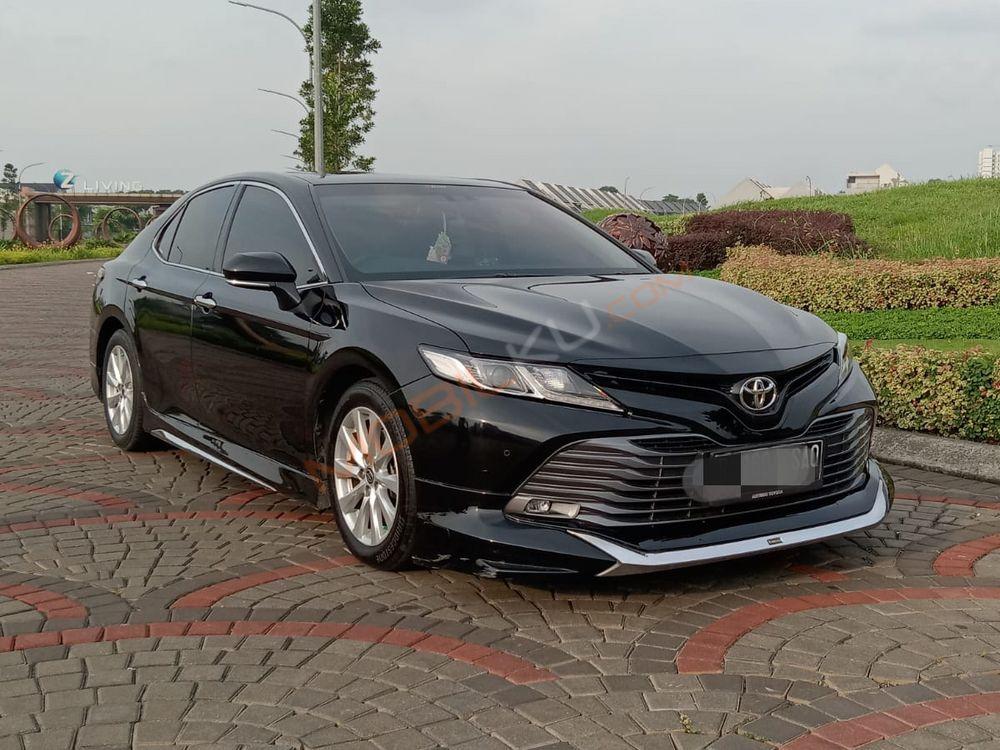 Mobil Toyota Camry 2020