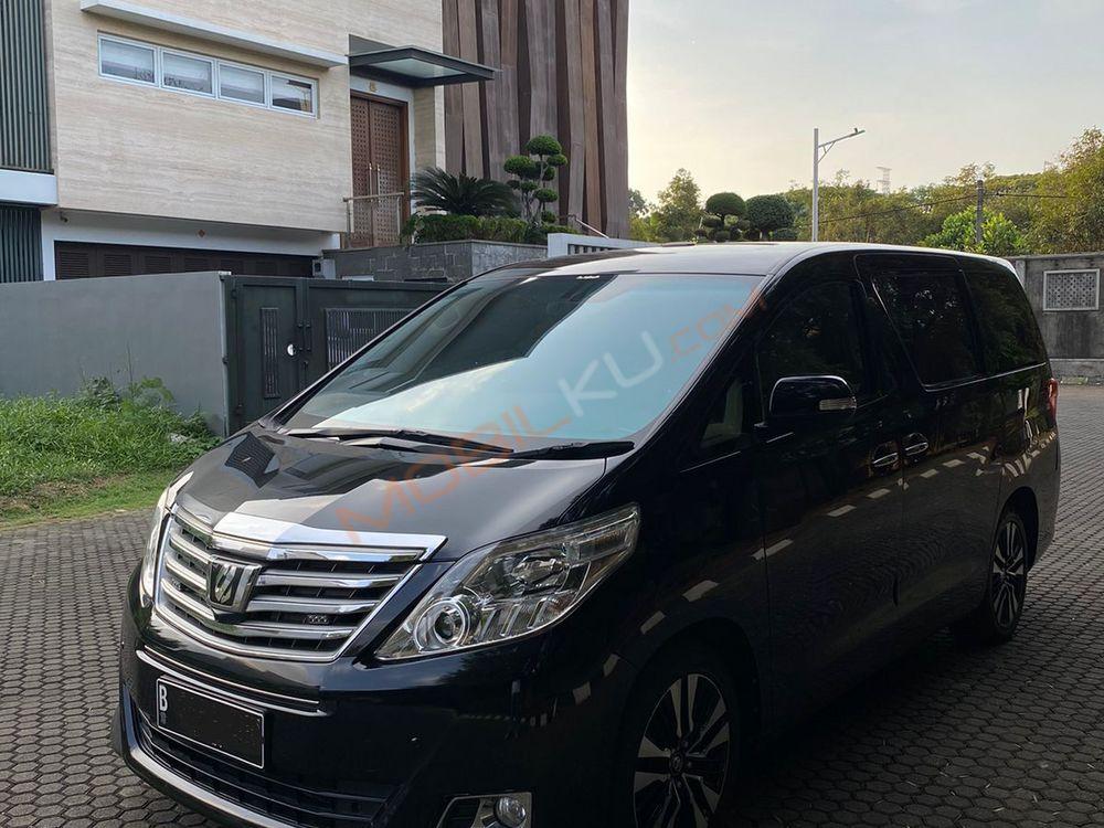 Mobil Toyota Alphard 2012