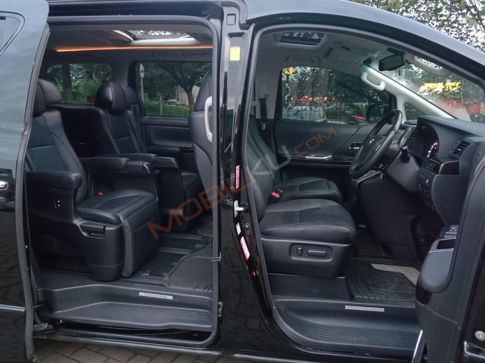 Mobil Toyota Vellfire 2015