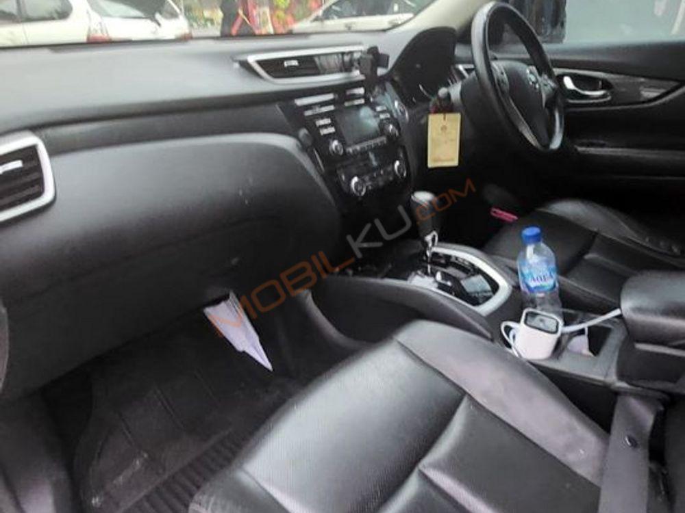 Mobil Nissan X-Trail 2015