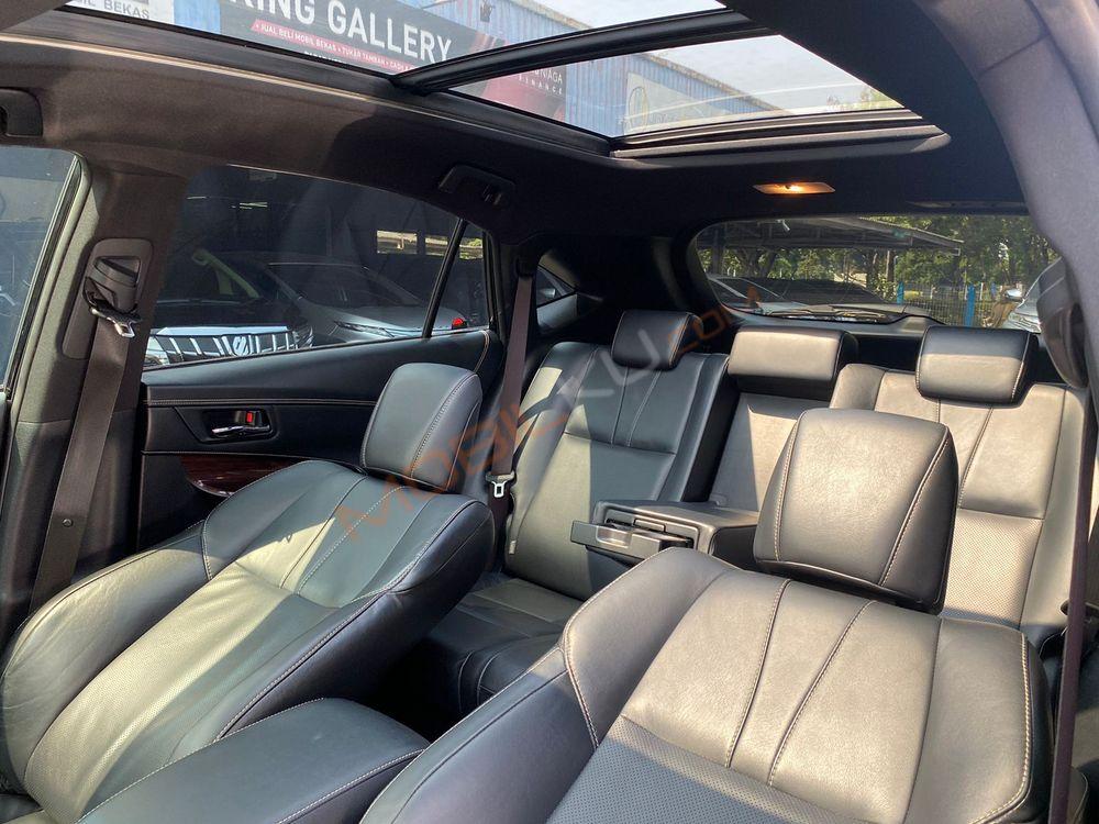 Mobil Toyota Harrier 2015