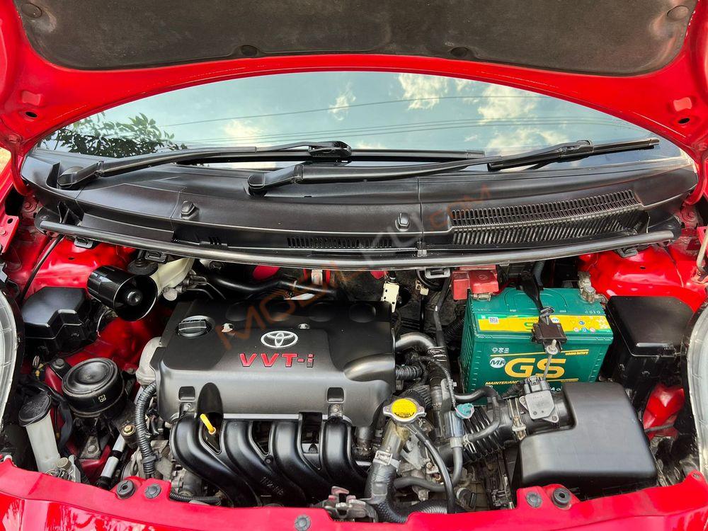 Mobil Toyota Yaris 2012