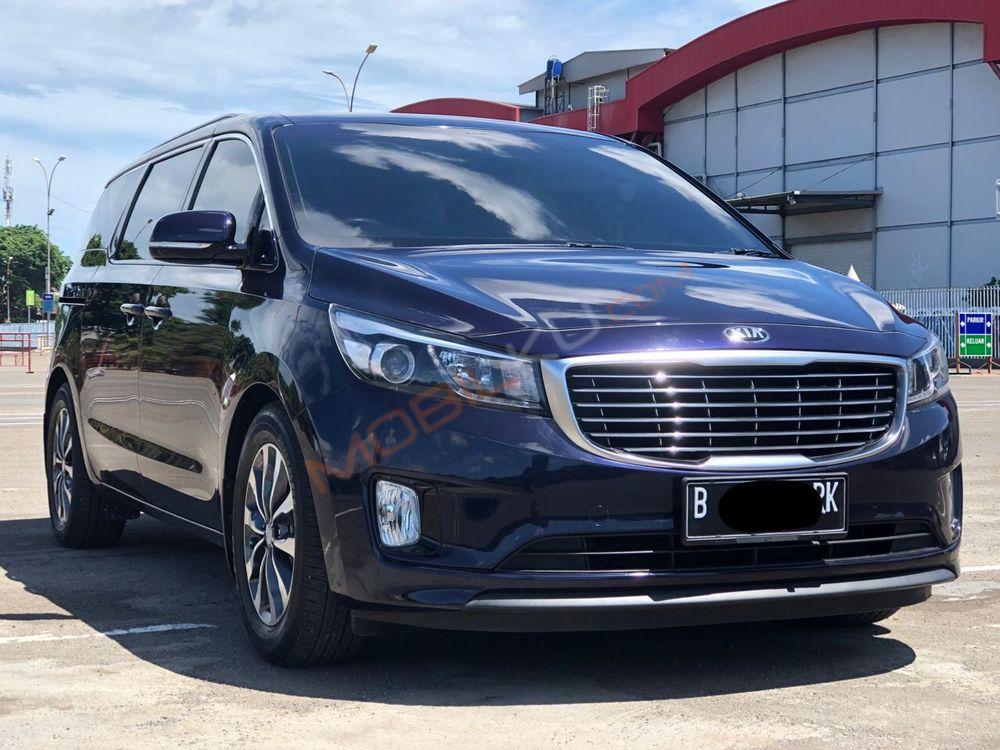 Mobil Kia Sedona 2017